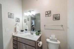 Stylish Studio with Free Parking Near Medical District