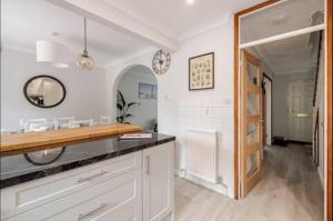 Modern Coastal Retreat, HotTub, Fire Pit, Pets welcome