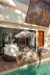 Bali 4BR Villa w Pool, Rooftop Jacuzzi and BBQ