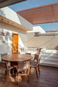 Bali 4BR Villa w Pool, Rooftop Jacuzzi and BBQ