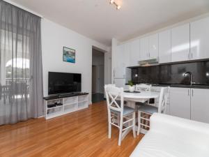 Villa Supetar Garden - Two Bedroom Apartment with Terrace