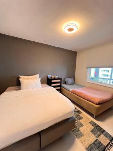 Luxury Service Apartment by Chanya