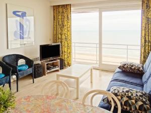 Seaside Getaway w Balcony