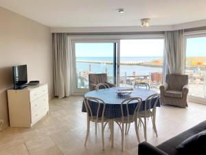 Apartment in Nieuwpoort with the beach