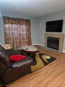 Cozy Condo1