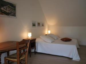 Maisons de vacances Gite cosy en tuffeau, renove, au coeur de la Touraine, proche chateaux, cour privative, velos, non-fumeur - FR-1-381-209 : photos des chambres