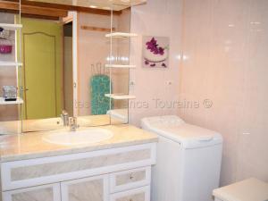 Maisons de vacances Gite rural 1 chambre, cour close, equipements bebe, Wi-Fi, proche mini-golf, non fumeur, tout inclus - FR-1-381-24 : photos des chambres