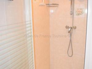 Maisons de vacances Gite rural 1 chambre, cour close, equipements bebe, Wi-Fi, proche mini-golf, non fumeur, tout inclus - FR-1-381-24 : photos des chambres