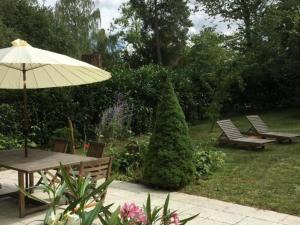 Maisons de vacances Gite enchanteur 4 km de Chinon avec jardin prive, cheminee, salle de jeux et equipements bebe inclus - FR-1-381-188 : photos des chambres