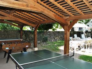 Maisons de vacances Gite rural renove 3 niveaux, jardin privatif, equipements loisirs, draps inclus, cheminee, WiFi - FR-1-381-475 : photos des chambres