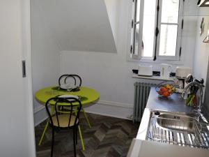 Maisons de vacances Gite 2 pers. avec terrasse, WIFI, proche des chateaux - FR-1-381-508 : photos des chambres