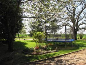 Maisons de vacances Charmant gite rural avec jardin, proche Amboise et Blois, ideal pour familles, randonneurs et amoureux de nature - FR-1-381-145 : photos des chambres