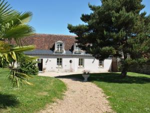 Maisons de vacances Gite de charme pres des Chateaux de la Loire avec jardin, terrasse et equipements pour familles - FR-1-381-359 : photos des chambres