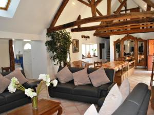 Maisons de vacances Gite de charme pres des Chateaux de la Loire avec jardin, terrasse et equipements pour familles - FR-1-381-359 : photos des chambres