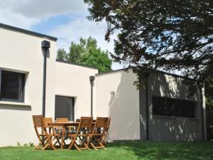 Grande maison moderne avec piscine à Tours, proche du centre-ville et de la Loire à Vélo - FR-1-381-231