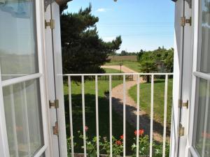 Maisons de vacances Gite de charme pres des Chateaux de la Loire avec jardin, terrasse et equipements pour familles - FR-1-381-359 : photos des chambres