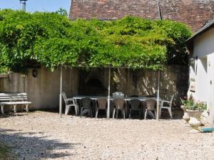 Maisons de vacances Gite de charme pres des Chateaux de la Loire avec jardin, terrasse et equipements pour familles - FR-1-381-359 : Maison de Vacances (11 Adultes)