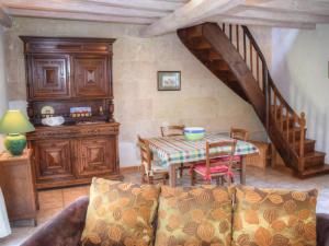 Maisons de vacances Charmant gite paysan XIXe avec terrasse et jardin borde par un ruisseau, a 1,5 km d'Azay-le-Rideau - FR-1-381-417 : photos des chambres