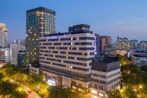 杭州西湖武林广场银泰桔子水晶酒店 - 4hvězdičkové hotely ve městě Chang-čou