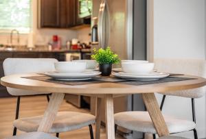 Upscale King 3BR Townhouse Mins to Cary & NC State