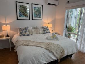 Tropical Escapes Palm Cove - Absolute Ocean Front Apartment