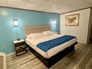 King Room - Non-Smoking room in Travelodge by Wyndham Hershey