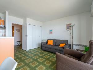Studio cabine avec balcon, parking privé, accès direct plage, proche centre ville - FR-1-319-44
