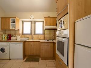 Maisons de vacances Maison 2 ch. proche Sarlat, terrasse et nature, ideale pour familles - FR-1-616-16 : photos des chambres