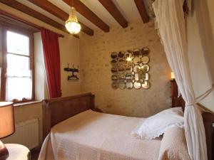 Maisons de vacances Gite familial avec grand jardin fleuri, cheminee et activites exterieures, proche Petite Cite de Caractere - FR-1-497-38 : photos des chambres