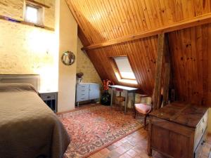 Maisons de vacances Gite familial avec grand jardin fleuri, cheminee et activites exterieures, proche Petite Cite de Caractere - FR-1-497-38 : photos des chambres