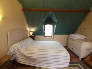 Maisons de vacances Gite familial avec grand jardin fleuri, cheminee et activites exterieures, proche Petite Cite de Caractere - FR-1-497-38 : photos des chambres
