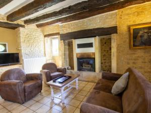Maisons de vacances Maison Perigourdine avec jardin, WiFi, proche de Sarlat, ideale pour familles et randonnees - FR-1-616-127 : photos des chambres