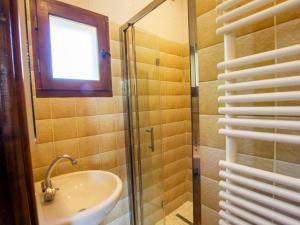 Maisons de vacances Maison Perigourdine avec jardin, WiFi, proche de Sarlat, ideale pour familles et randonnees - FR-1-616-127 : photos des chambres