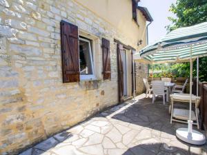 Maisons de vacances Maison Perigourdine avec jardin, WiFi, proche de Sarlat, ideale pour familles et randonnees - FR-1-616-127 : photos des chambres