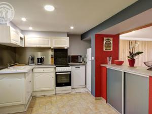 Maisons de vacances Gite confortable avec jardin clos et wifi - FR-1-496-171 : photos des chambres