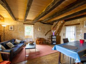 Maisons de vacances Maison rustique avec jardin, proche de la Dordogne et Vezere, animaux acceptes - FR-1-616-11 : photos des chambres