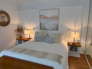 Tropical Escapes Palm Cove - Absolute Ocean Front Apartment