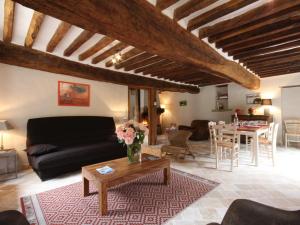 Maisons de vacances Grange du XVIIe renovee, jardin, trampolines, proche Alencon, ideale familles et cavaliers - FR-1-497-24 : photos des chambres