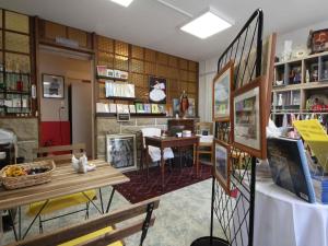 Appartements Appartement cosy au-dessus d'un cafe litteraire avec jardin et location de velos, proche de Conde-en-Normandie - FR-1-497-93 : photos des chambres