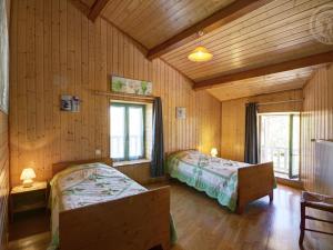 Gîte spacieux au cœur de la nature avec cheminée et activités extérieures - FR-1-496-36