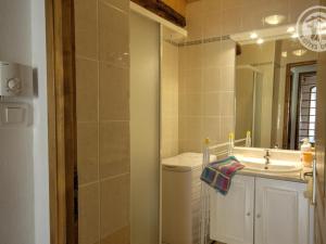 Gîte Authentique 16e Siècle avec Cheminée Près de Burdignes - FR-1-496-101