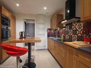 Maisons de vacances Gite charmant et lumineux pres de Bagnoles de l'Orne, jardin, cheminee, teletravail, WIFI inclus - FR-1-497-14 : photos des chambres