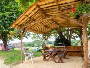 Maisons de vacances Maison perigourdine avec jardin, proche de Perigueux et Brantome, ideale pour 4 personnes - FR-1-616-183 : photos des chambres