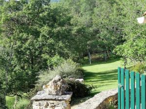 Maisons de vacances Maison en pierre avec grand jardin, terrasse, cheminee, proche des sites prehistoriques des Eyzies - FR-1-616-174 : photos des chambres