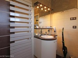 Longère avec Piscine Chauffée, Jardin et Vélos à Dispo - FR-1-497-4
