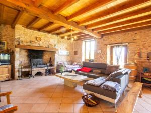 Maisons de vacances Gite charmant avec jardin et cheminee a 2 km de Cherveix-Cubas, proche sites prehistoriques et nautiques - FR-1-616-158 : photos des chambres