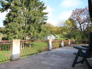 Maisons de vacances Gite cosy avec acces a un camping, etang, VTT, et proche de randonnees et d'Alencon, animaux acceptes - FR-1-497-111 : photos des chambres