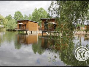 Chalets confortables en bord détang avec terrasse, parc, activités et spa optionnel ! - FR-1-496-77