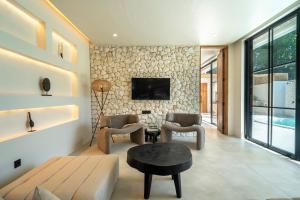 Dreamy 2BR pool villa, steps from Gili Air beach