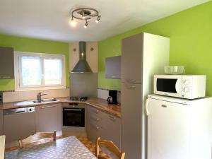 Maison avec jardin clos à 250m de la mer, 3 chambres, parking, Trégastel - FR-1-368-438